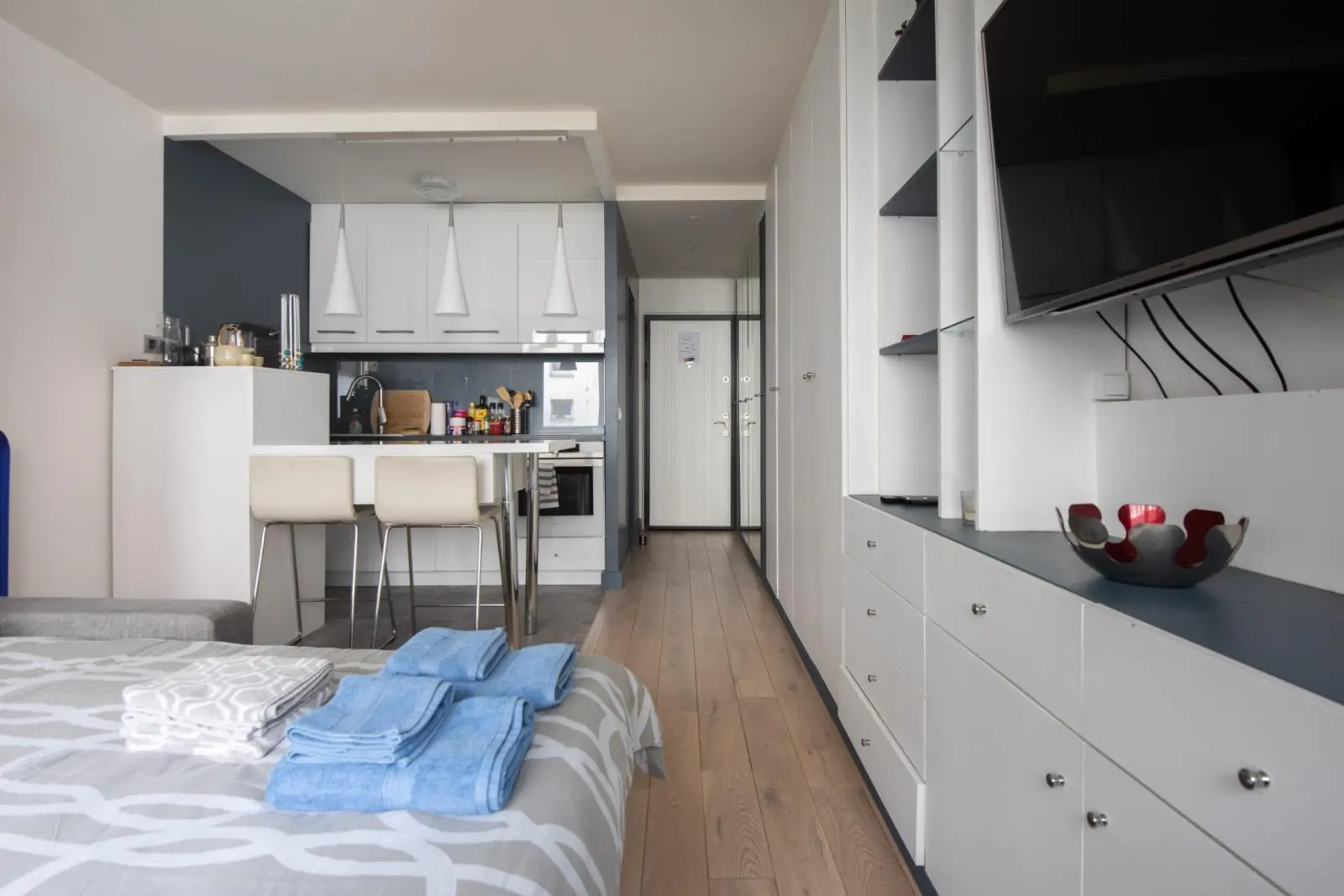 PARIS X | CANAL SAINT MARTIN | STUDIO | 25 m² | 1 SEJOUR | TROISIEME ETAGE | FAIBLE VIS-À-VIS
